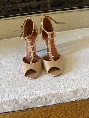 Schutz Women's Nude T-Strap Peep Toe Heels